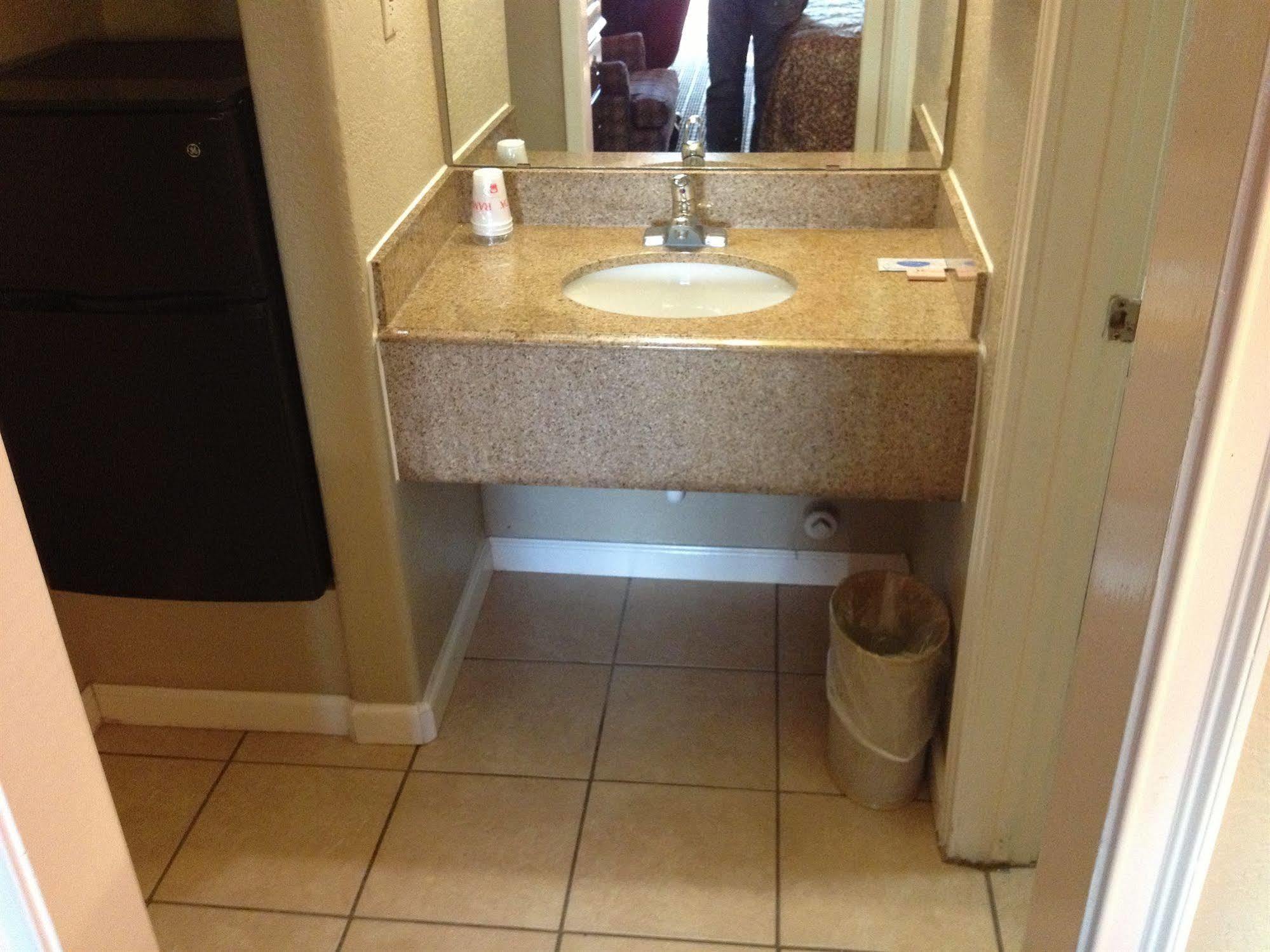 Motel Economy *